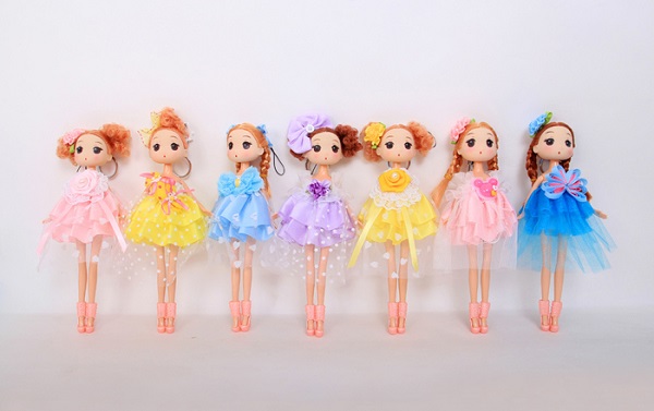 Các bé gái hầu như ai cũng thích búp bê đặc biệt là những cô búp bê barbie xinh đẹp với bộ cánh diêm dúa
